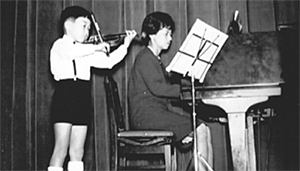 発表会で（5歳ころ）